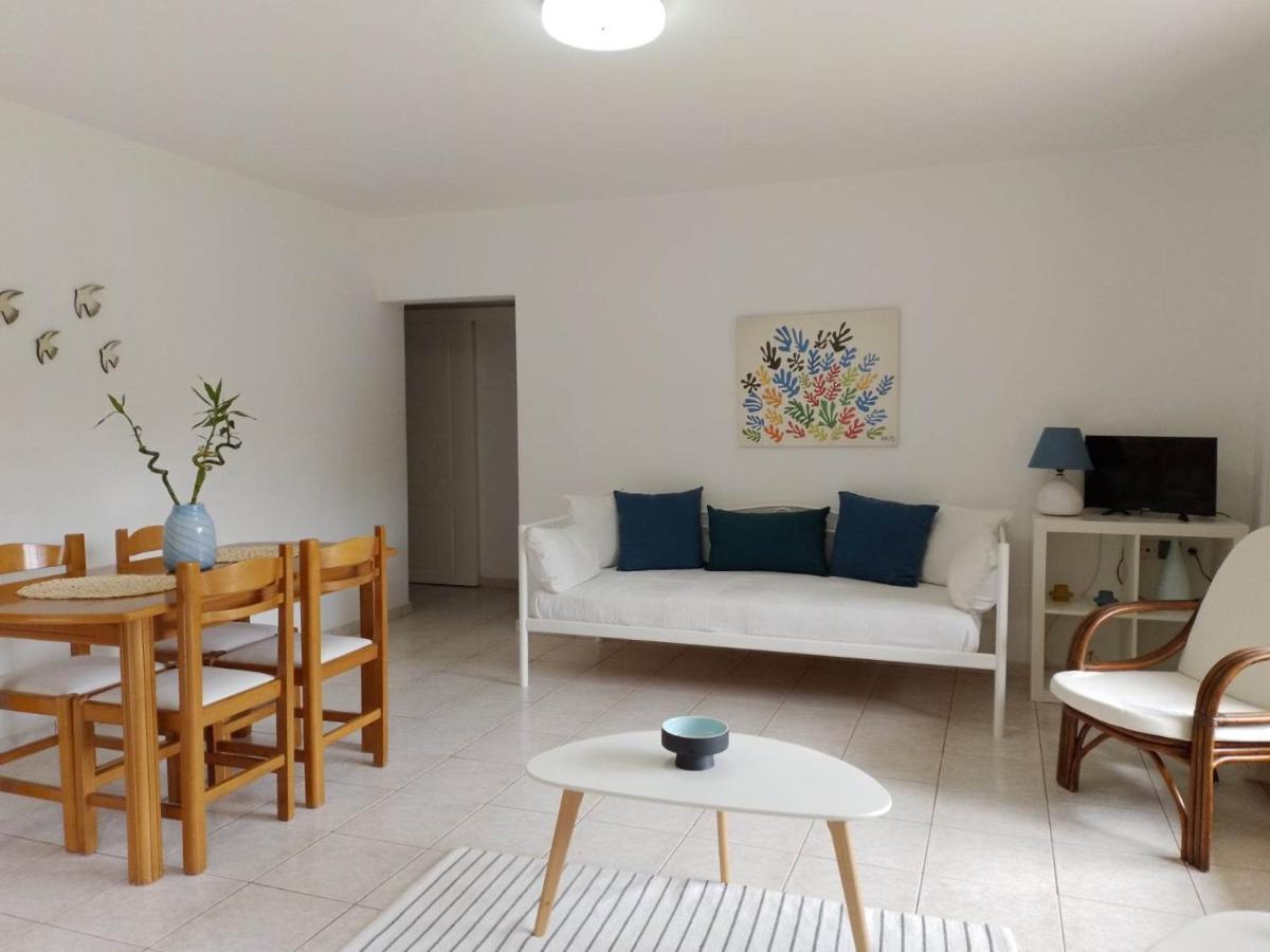 Small Theater Apartment Epidaurus Exterior foto
